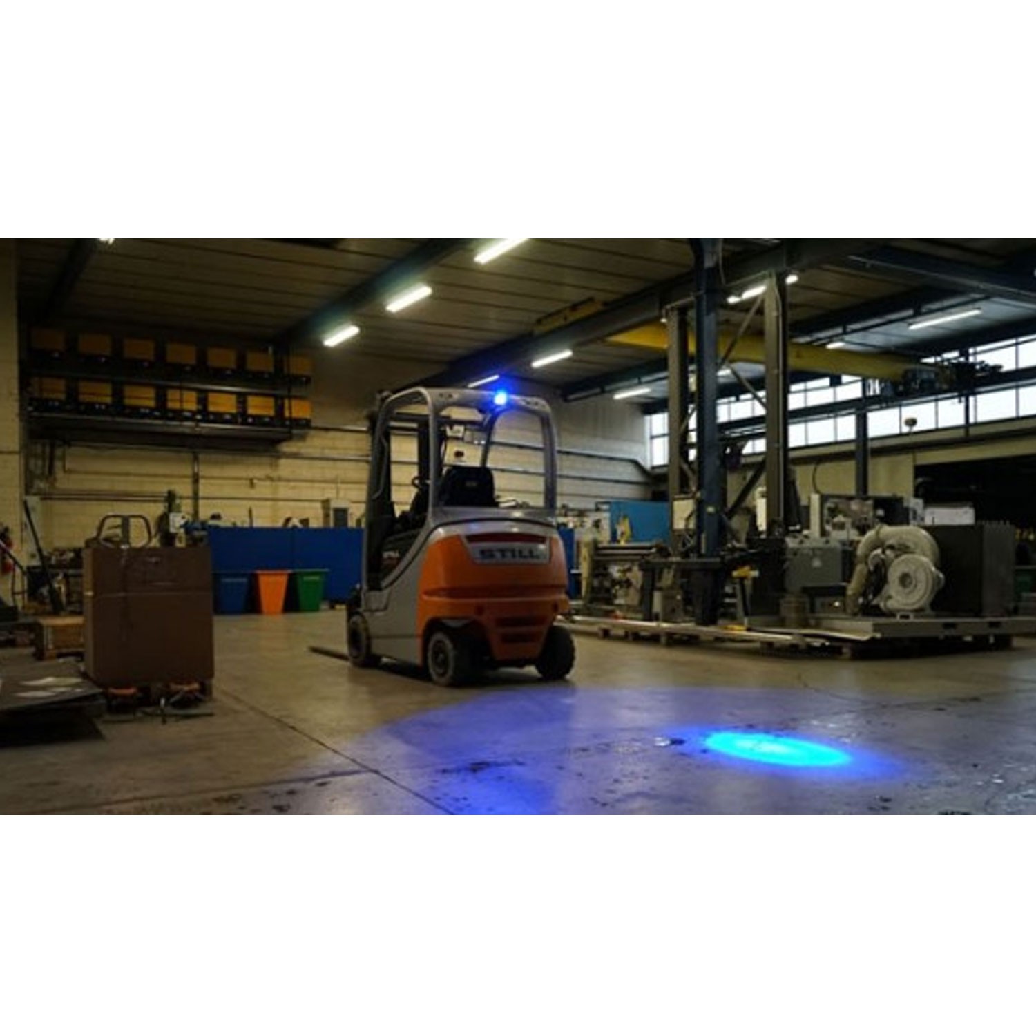 FARO DE SEGURIDAD E ILUMINACIÓN PARA FUMIGADORAS LED AZUL 12W 12/24V WESEM CUK1.48800